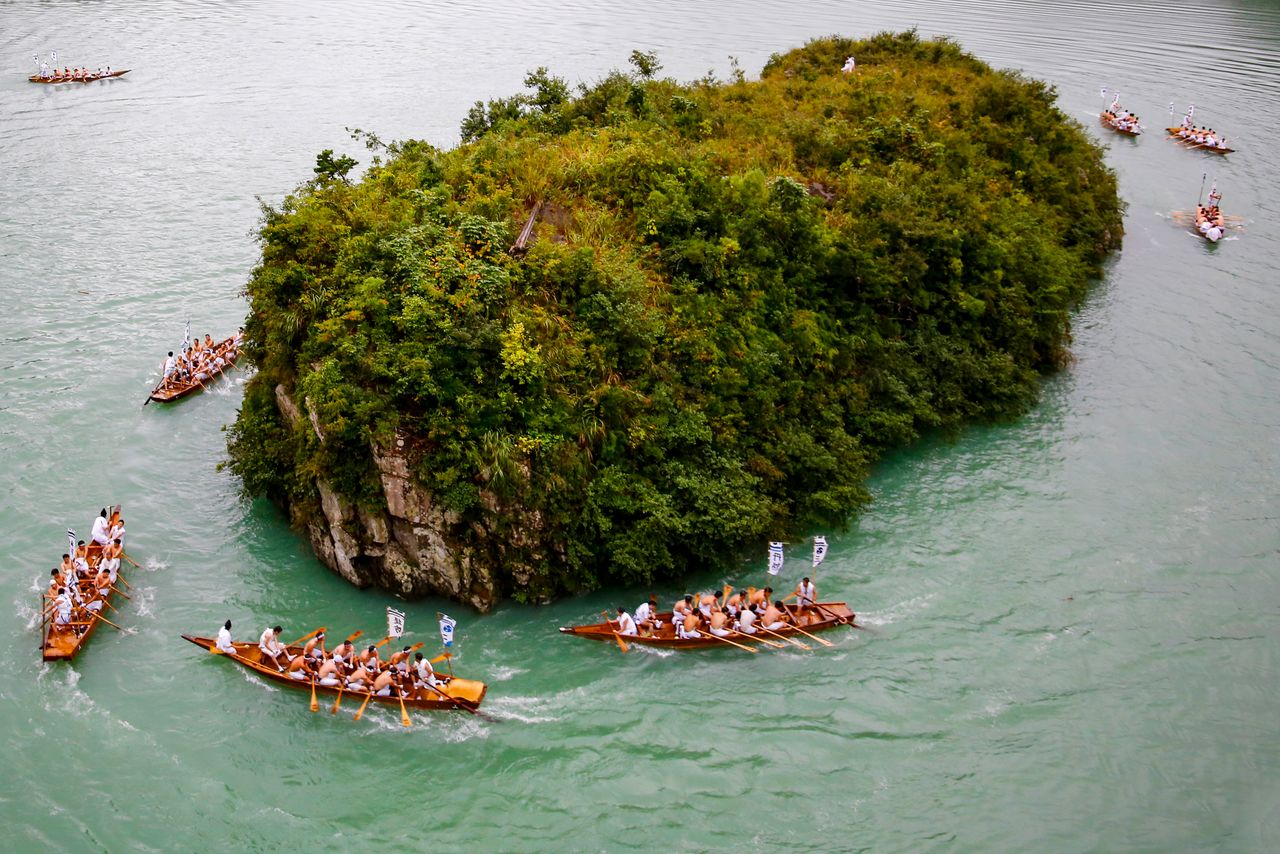 cac-doi-vong-quanh-dao-mifunejima
